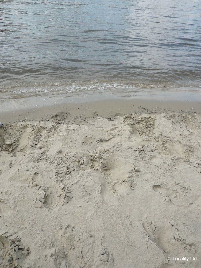 London's only beach.... (Lambeth, London)